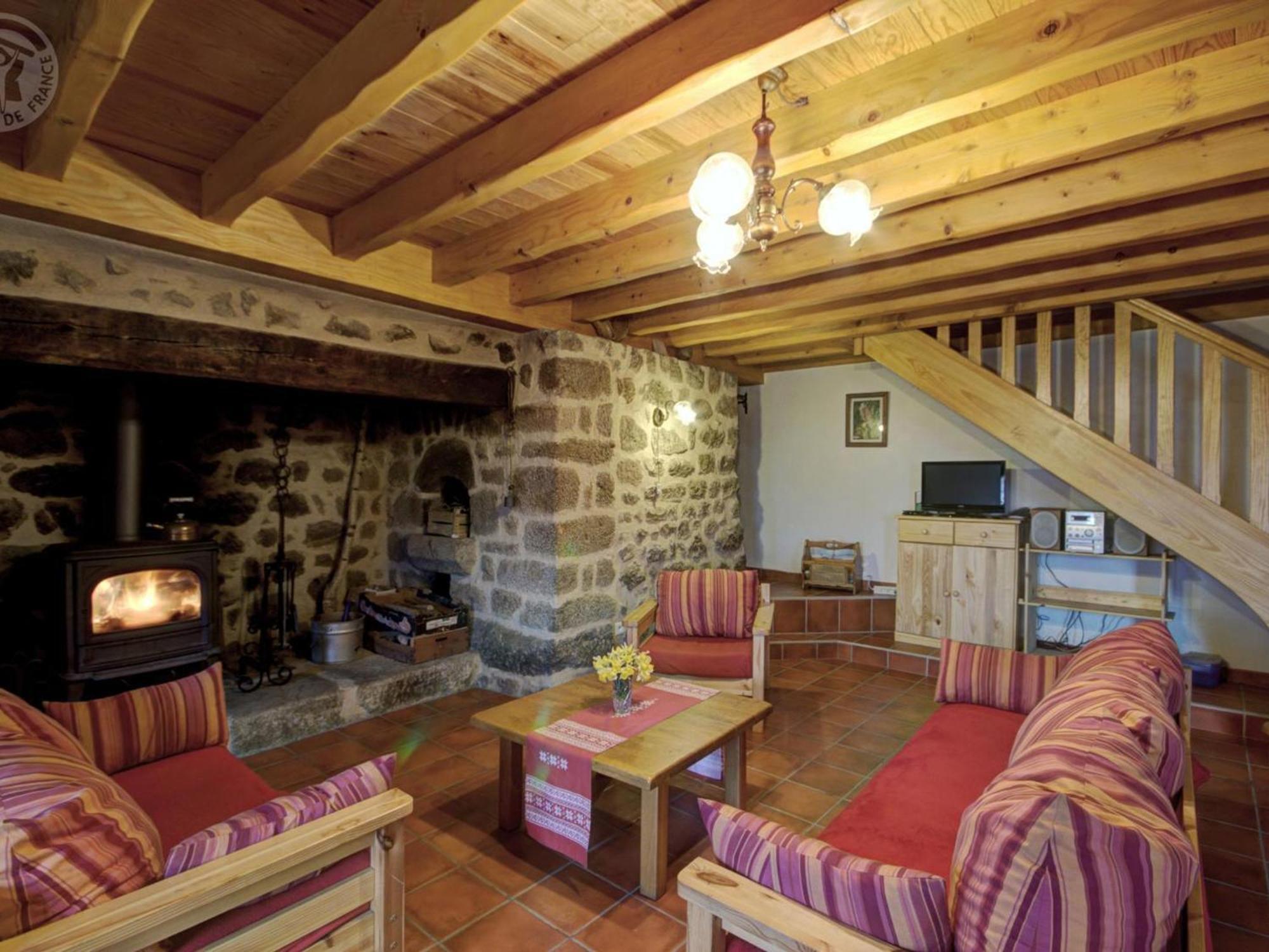 Charmant Gite Avec Terrasse, Cheminee Et Jardin, A Proximite Des Bois, Animaux Acceptes - Fr-1-496-205 Saint-Jean-Soleymieux Dış mekan fotoğraf