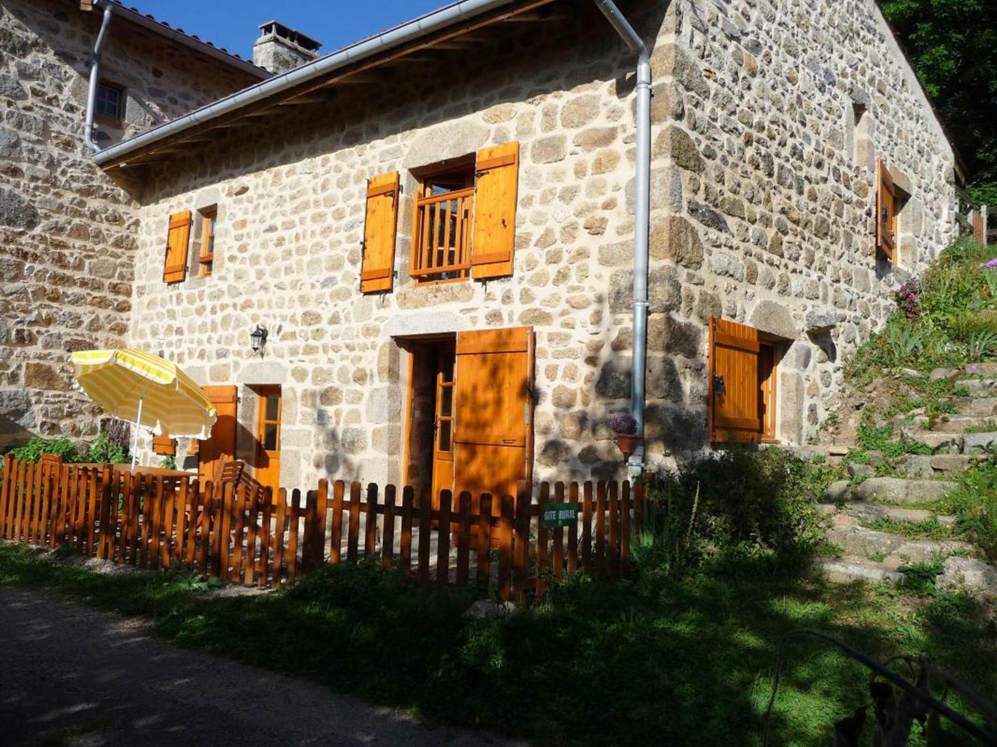 Charmant Gite Avec Terrasse, Cheminee Et Jardin, A Proximite Des Bois, Animaux Acceptes - Fr-1-496-205 Saint-Jean-Soleymieux Dış mekan fotoğraf