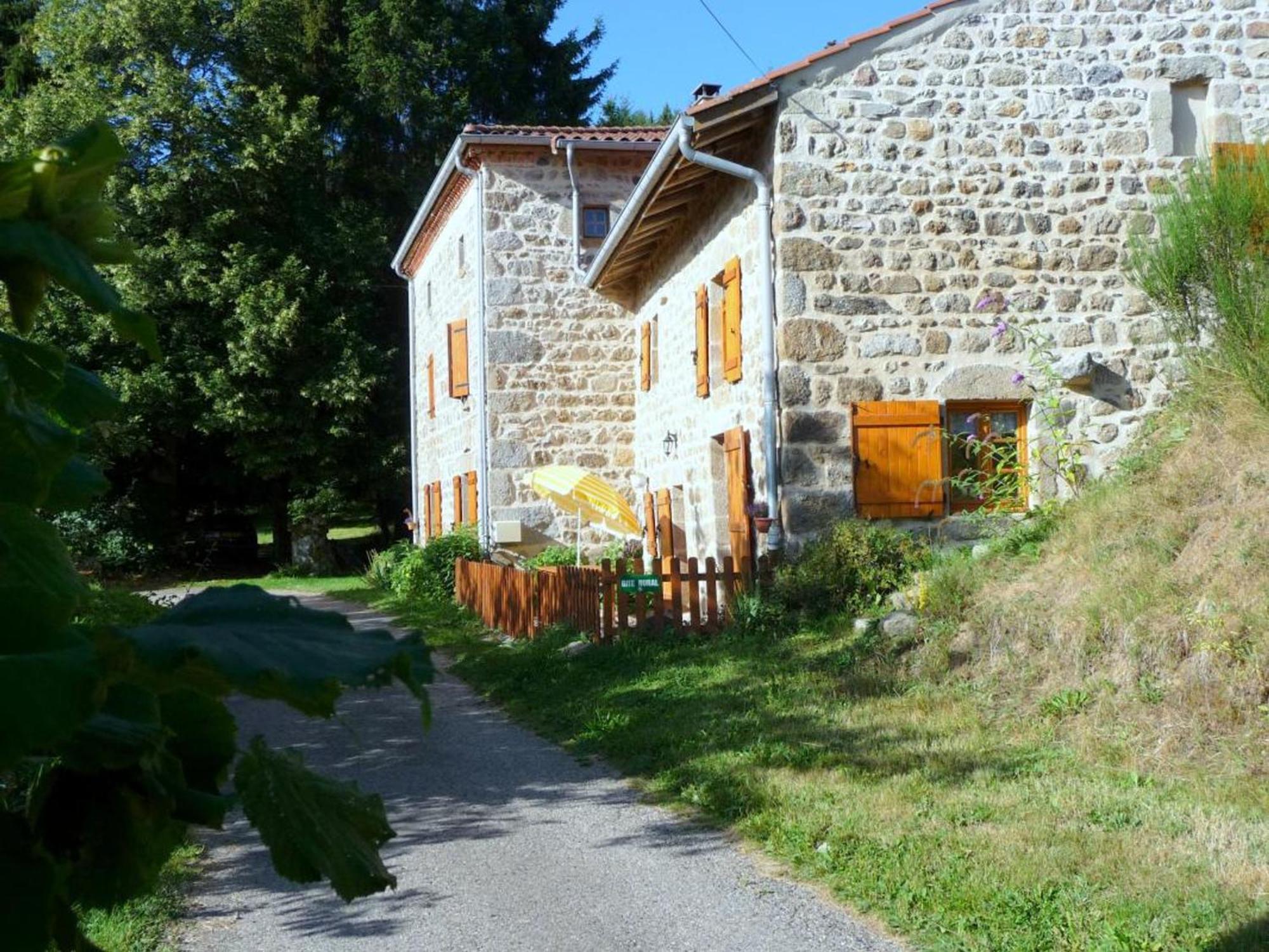 Charmant Gite Avec Terrasse, Cheminee Et Jardin, A Proximite Des Bois, Animaux Acceptes - Fr-1-496-205 Saint-Jean-Soleymieux Dış mekan fotoğraf